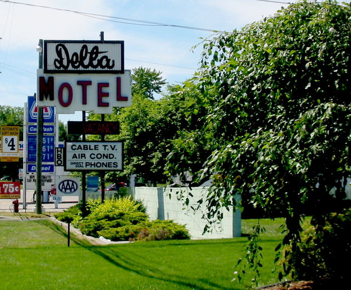 Delta Motel (Careys Motel) - 2003 Photo Of Old Sign